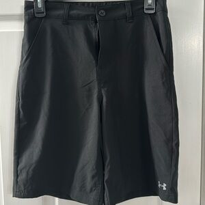 Under Armour 9in Sz 18 flat front short. EUC no rips tears or stains.
